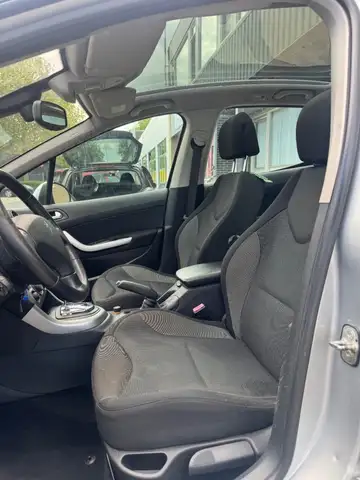 Peugeot 308 view 9