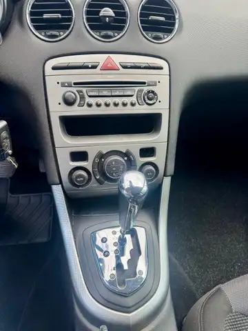 Peugeot 308 view 3