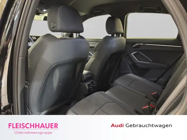 Audi Q3 view 14