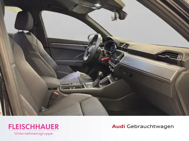 Audi Q3 view 19