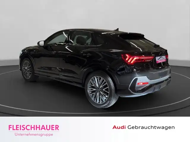 Audi Q3 view 5