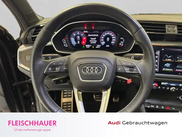 Audi Q3 view 11