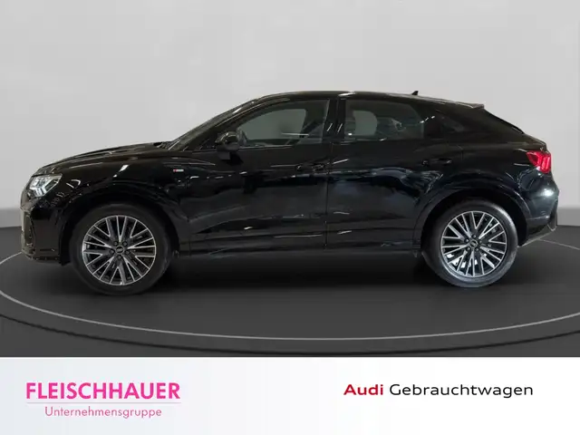Audi Q3 view 3