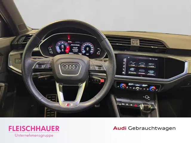 Audi Q3 view 15