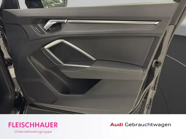 Audi Q3 view 18