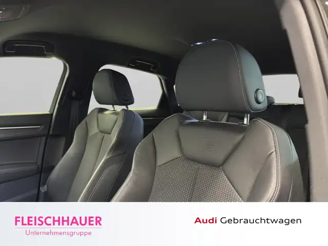 Audi Q3 view 24