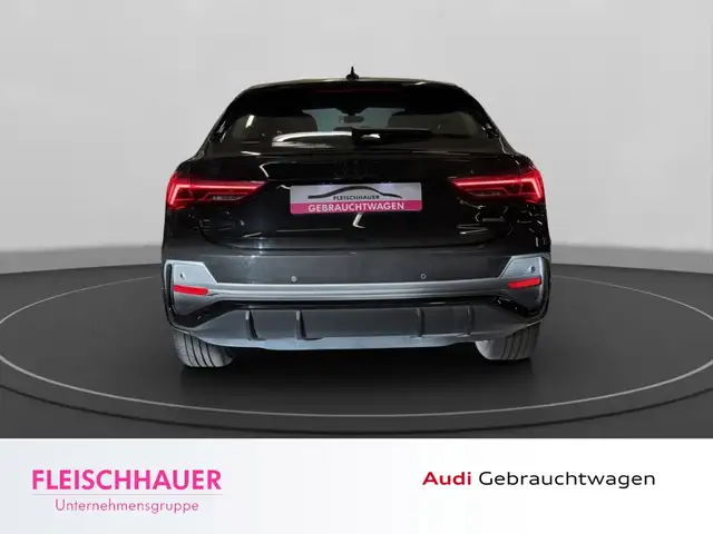 Audi Q3 view 6