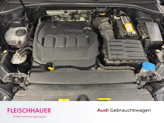 Audi Q3 view 22
