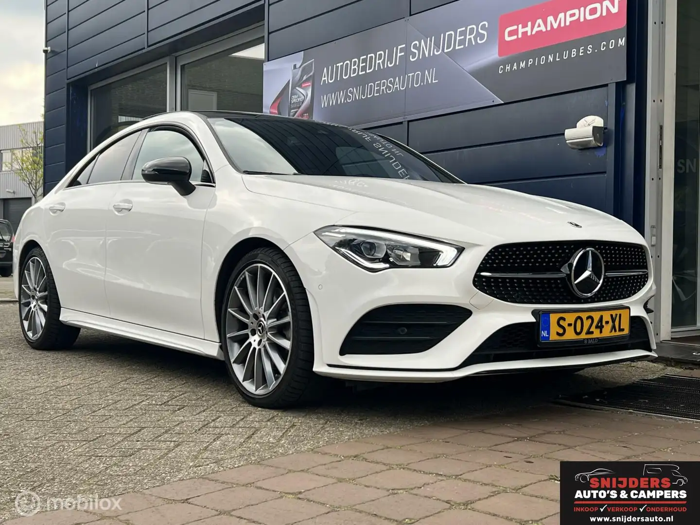 Mercedes-Benz CLA 250 AMG Line panorama Wit - 2