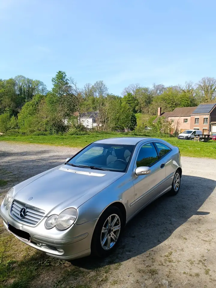 Mercedes-Benz CL 220, foto 2