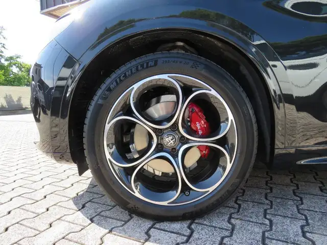 Alfa Romeo Stelvio view 8