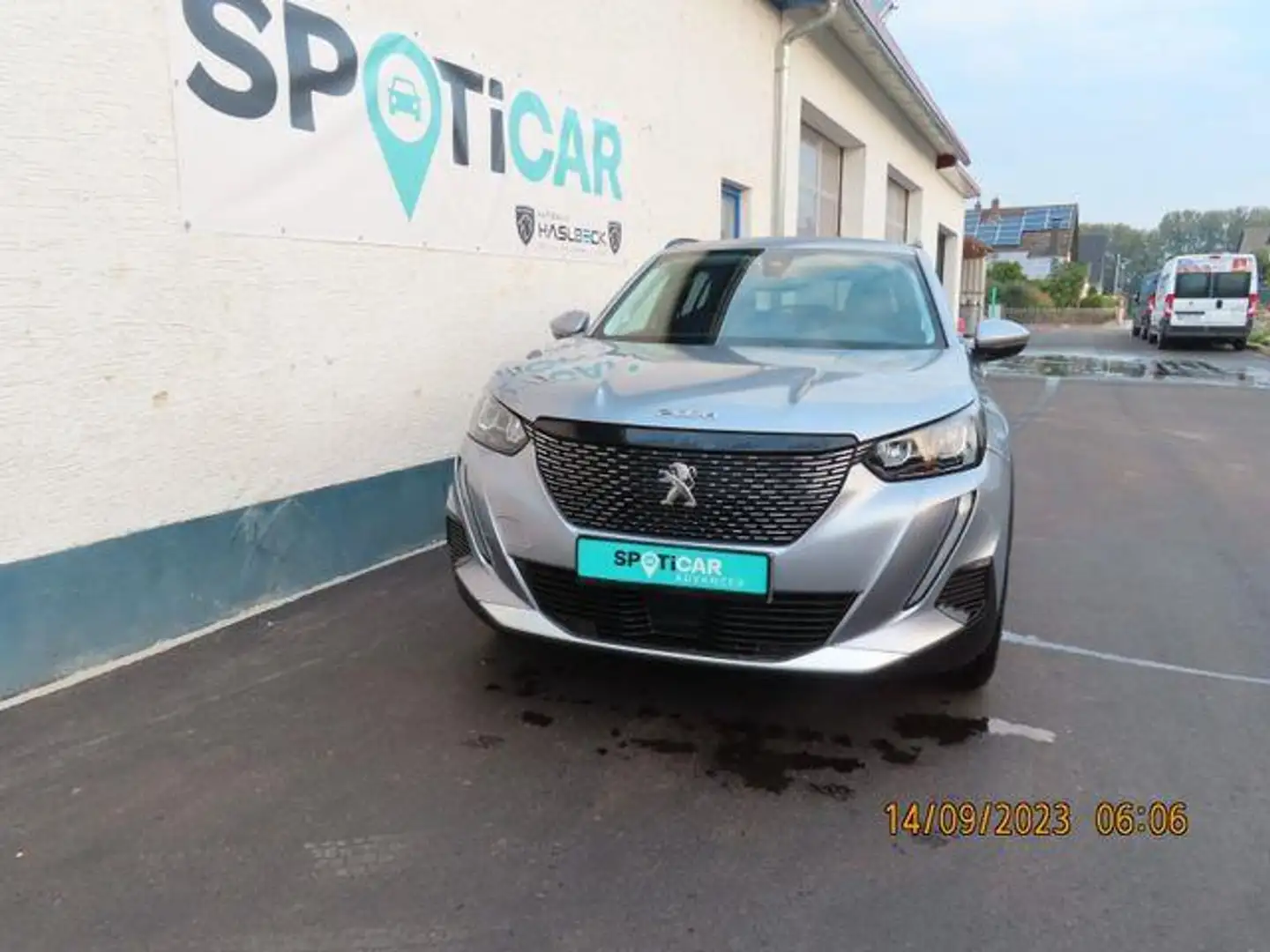 Peugeot 2008 Allure PT 130 EAT8 Grau - 1