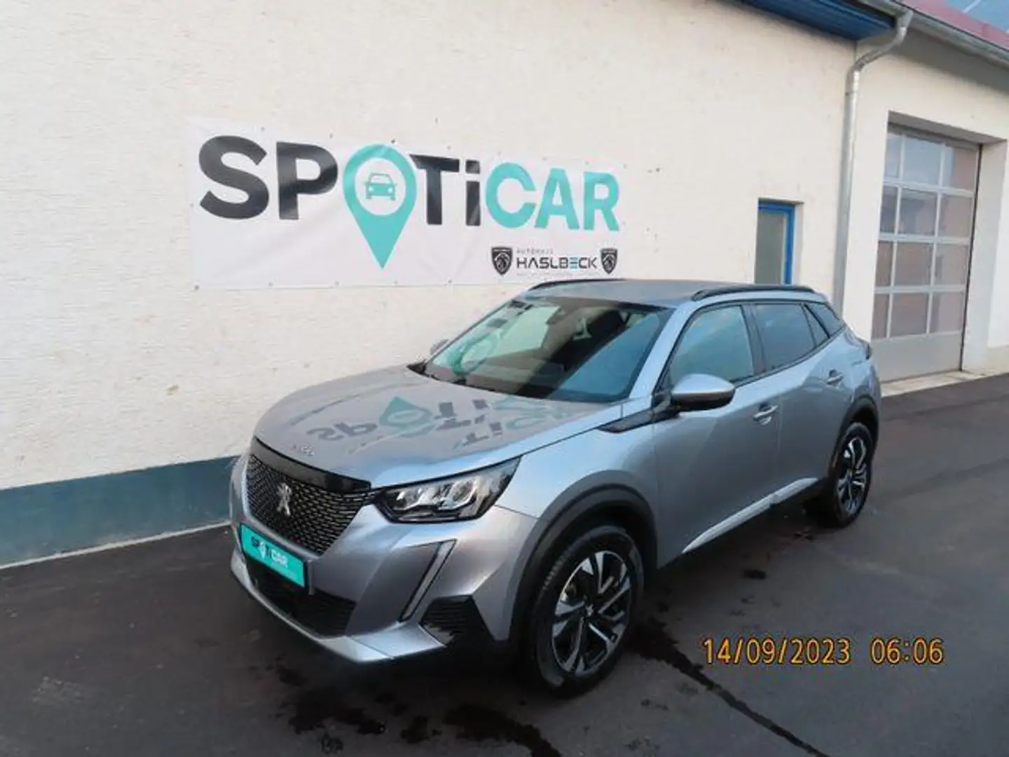 Peugeot 2008 Allure PT 130 EAT8 Grau - 2