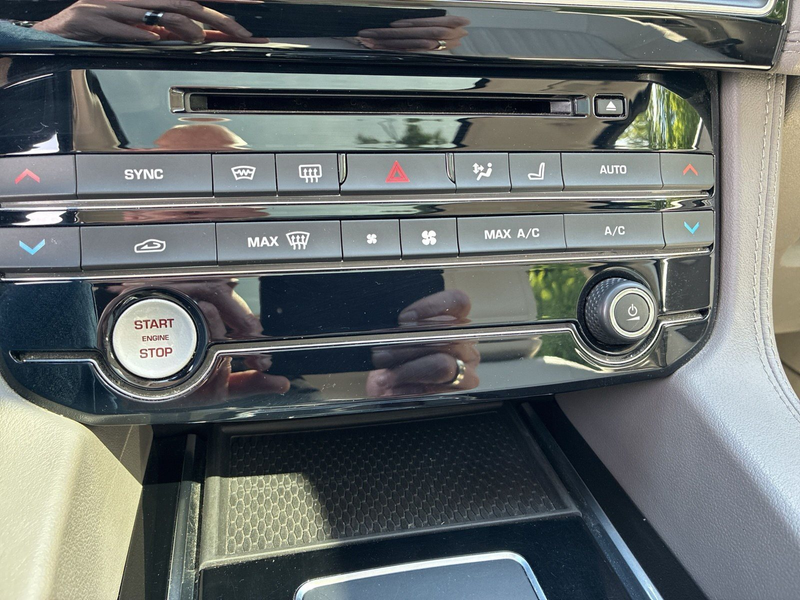 Jaguar F-Pace Portfolio AWD — photo 15