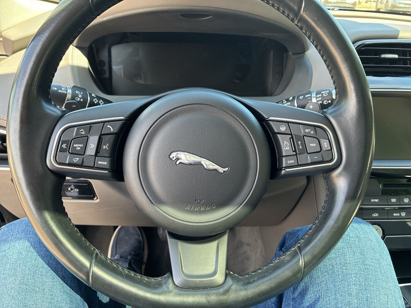 Jaguar F-Pace Portfolio AWD — photo 14