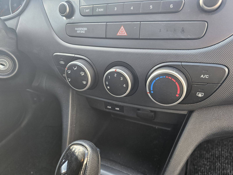 Hyundai i10 i10 1.2 Automatik/Klima/Allwetterreifen/Parktronic — photo 6