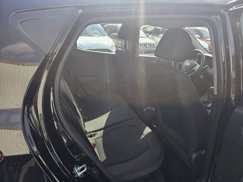 Hyundai i10 i10 1.2 Automatik/Klima/Allwetterreifen/Parktronic — photo 12