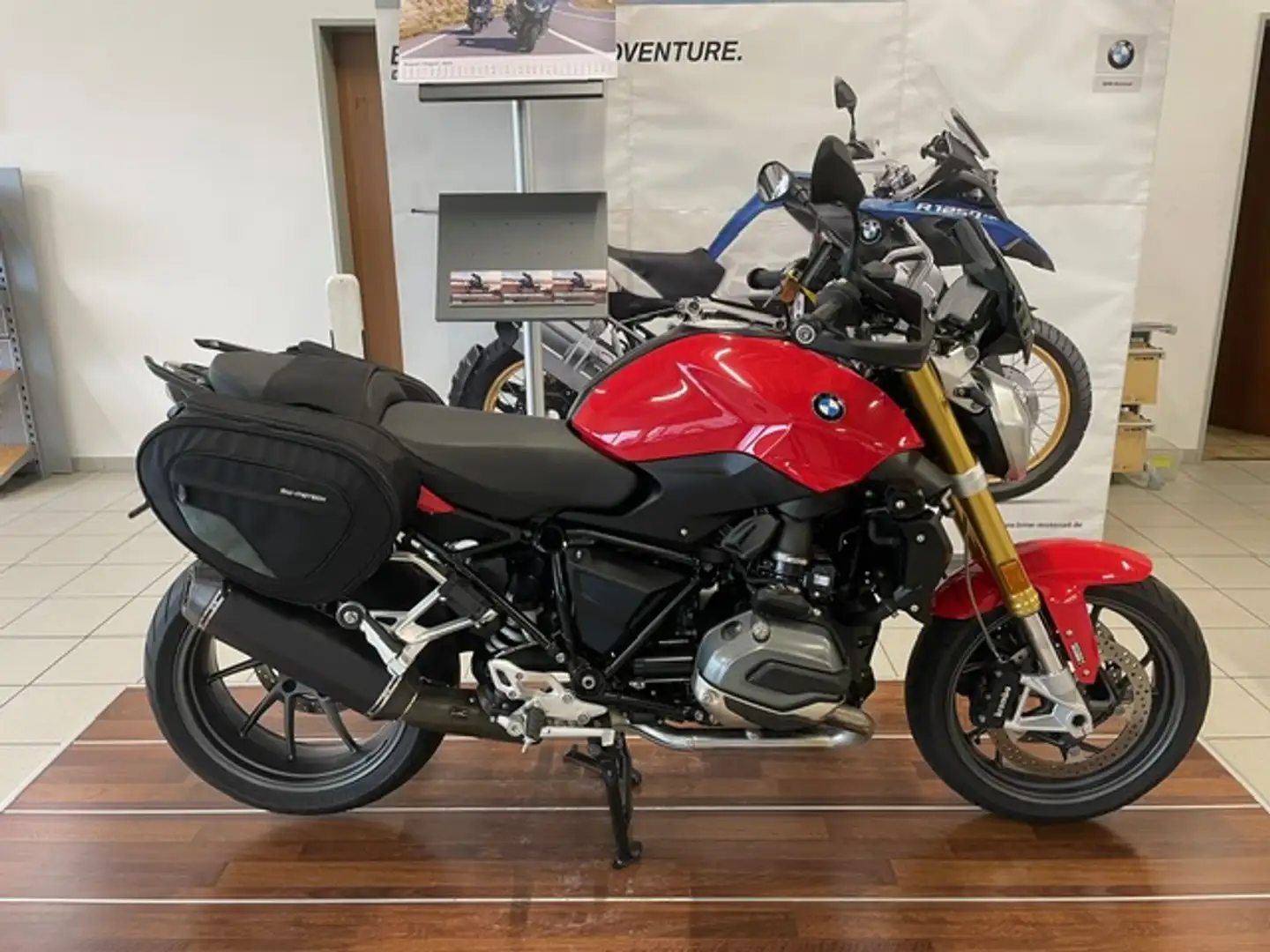 BMW R 1200 R ZSW / Alle Pakete / Sportauspuff Rot - 1