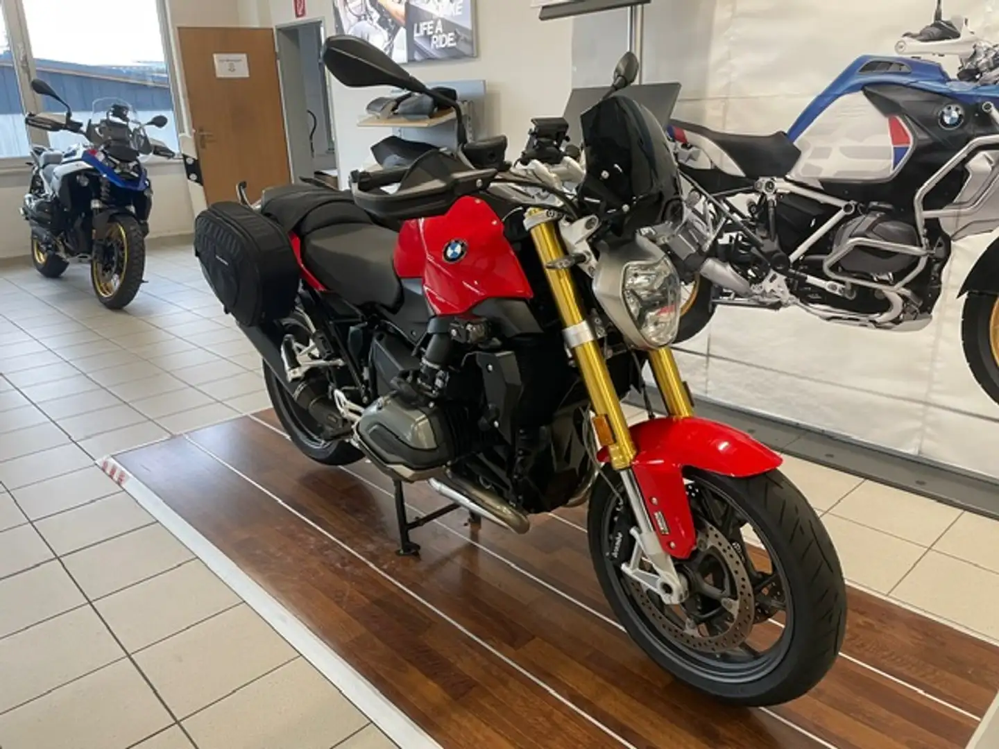 BMW R 1200 R ZSW / Alle Pakete / Sportauspuff Rot - 2