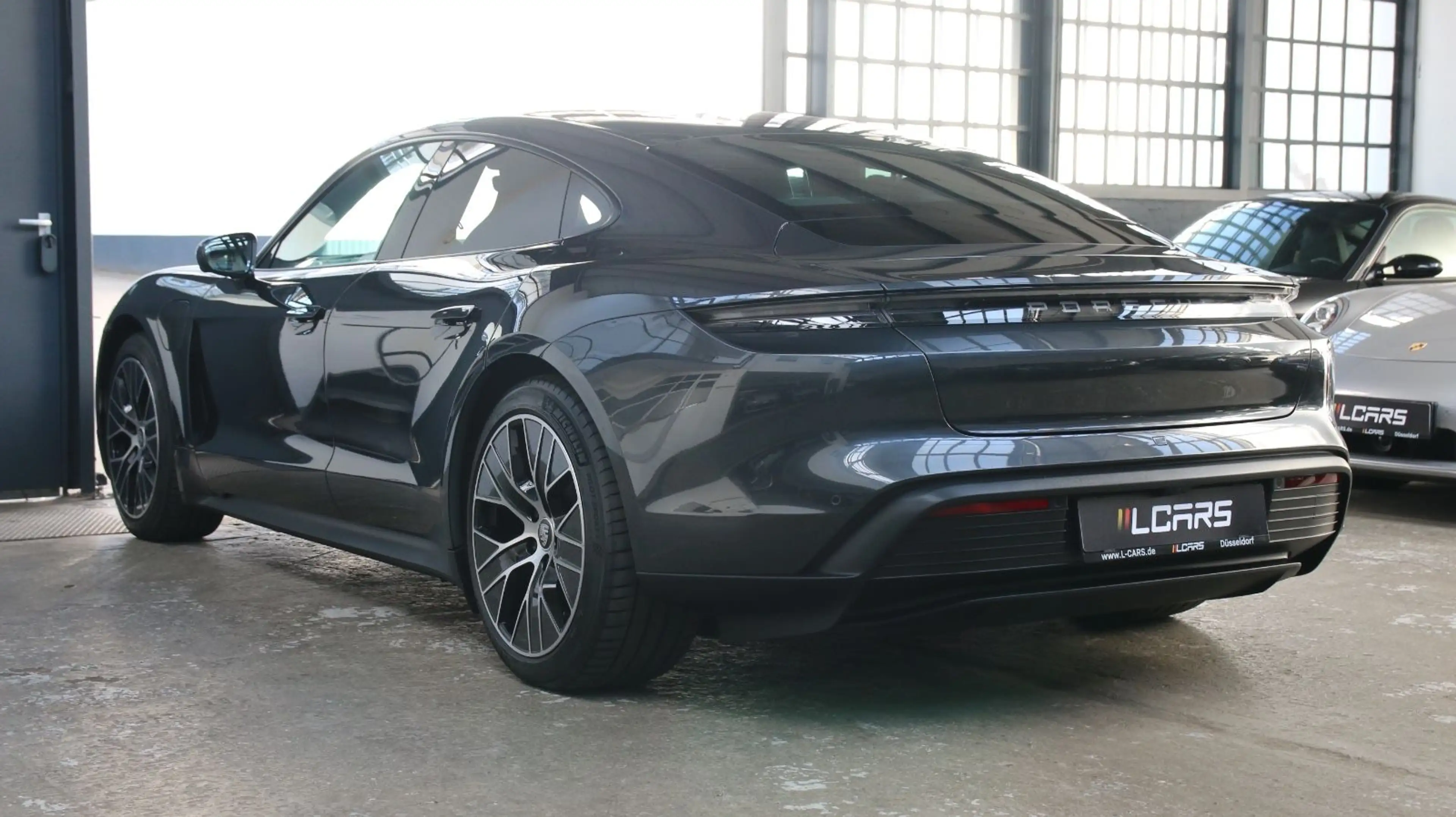 Porsche Taycan 14Wege Pano InnoDrive 93,4Kw SportChrono — photo 7