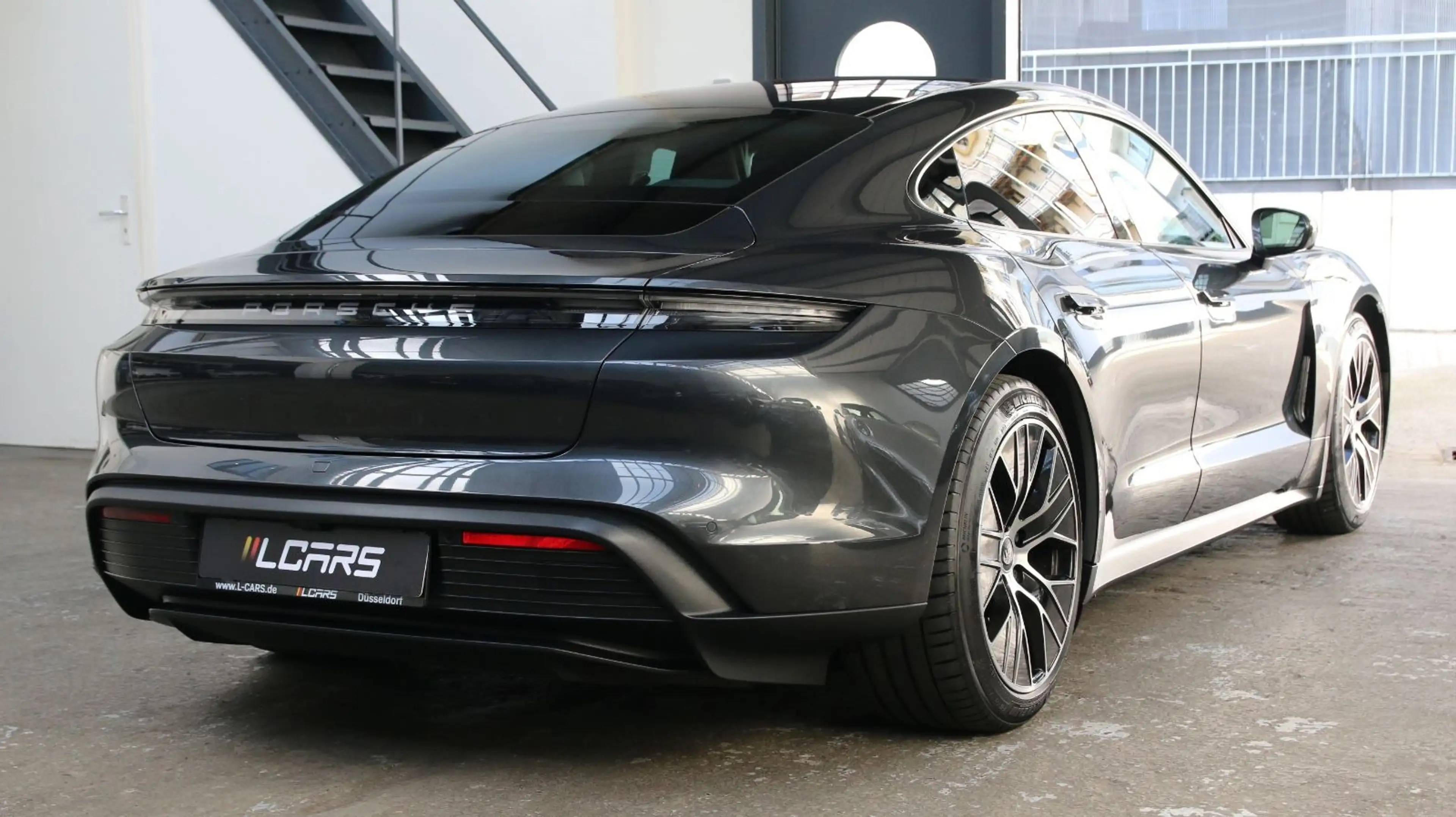 Porsche Taycan 14Wege Pano InnoDrive 93,4Kw SportChrono — photo 5