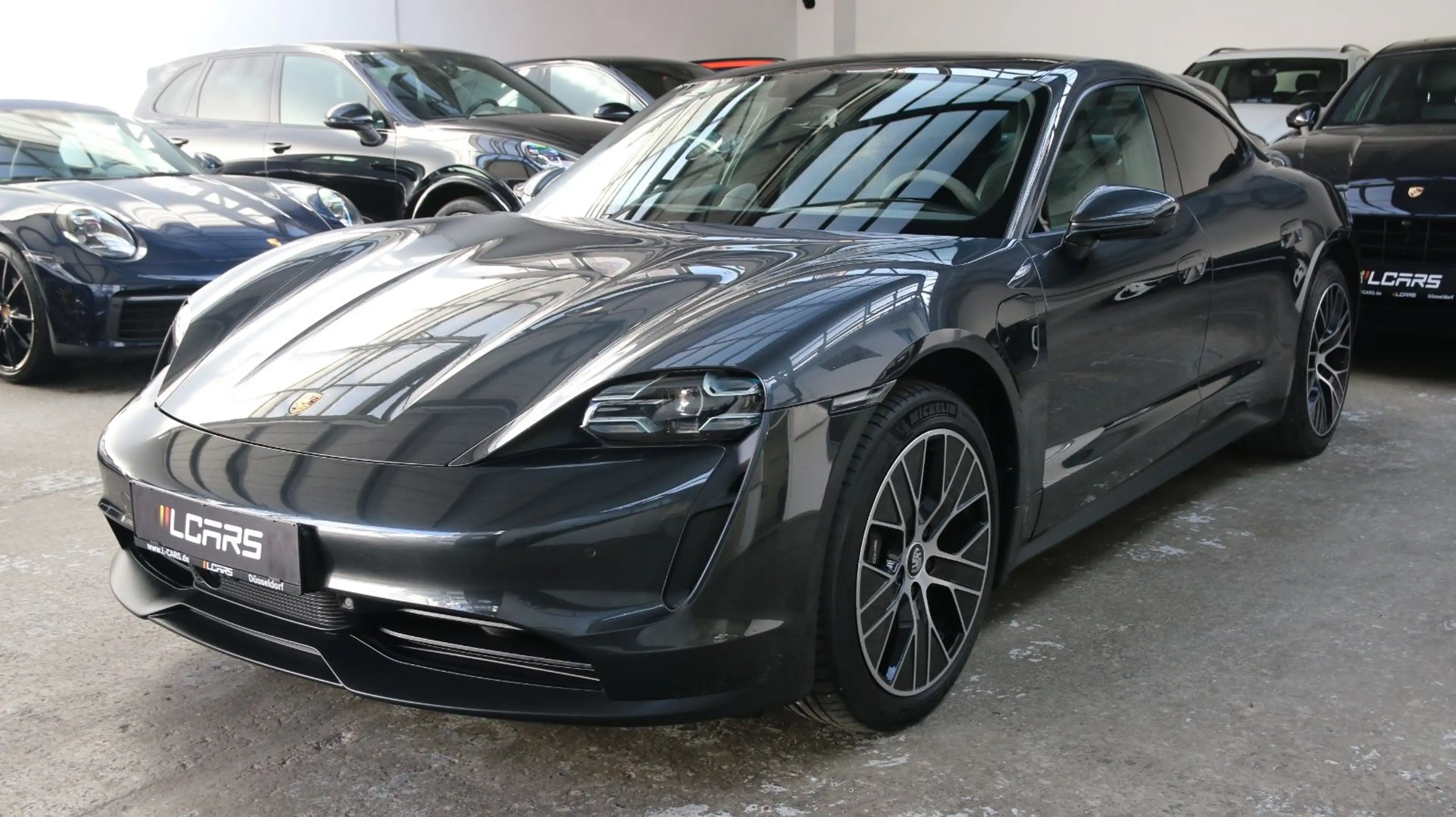 Porsche Taycan 14Wege Pano InnoDrive 93,4Kw SportChrono — photo 2