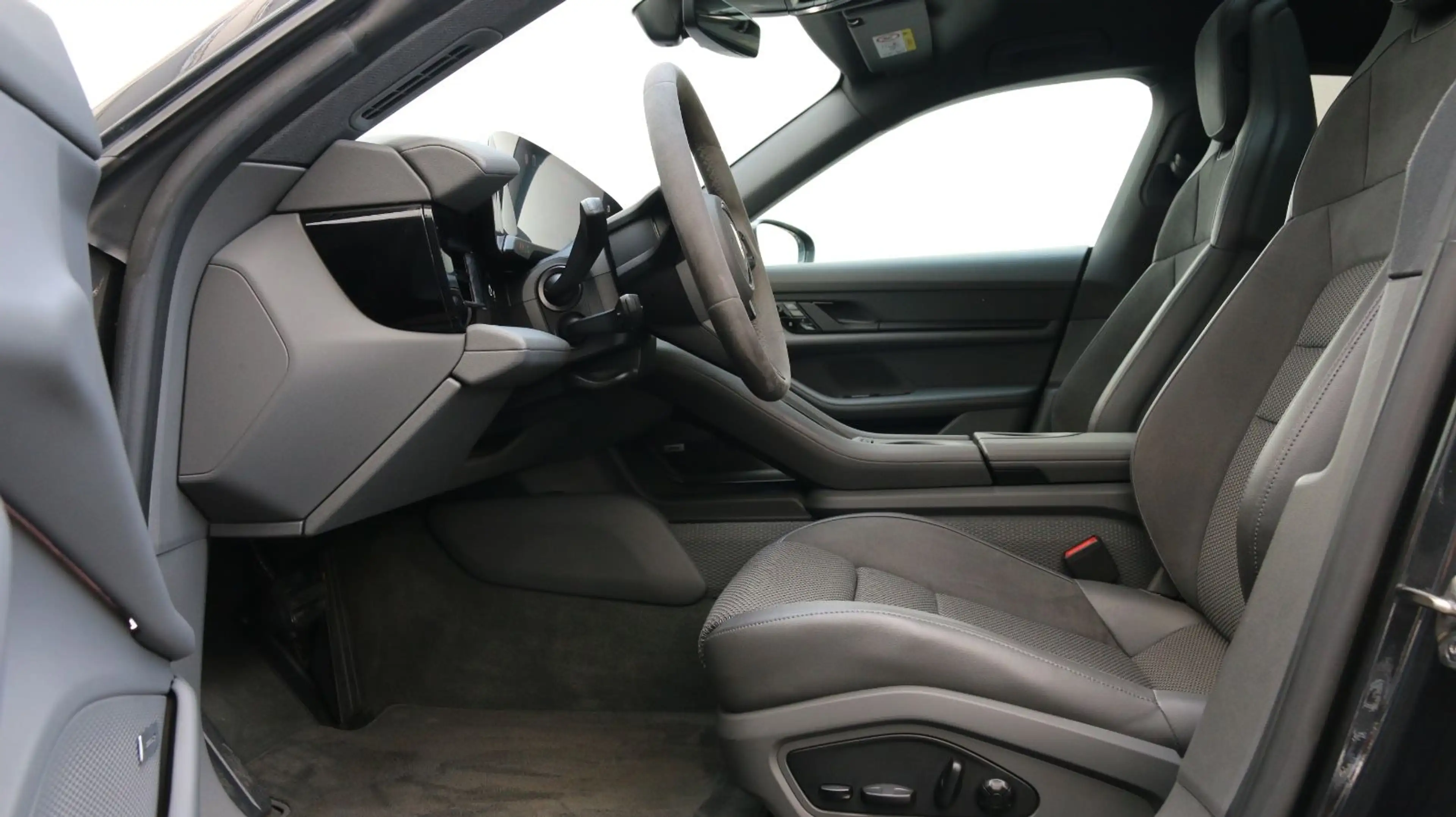 Porsche Taycan 14Wege Pano InnoDrive 93,4Kw SportChrono — photo 8