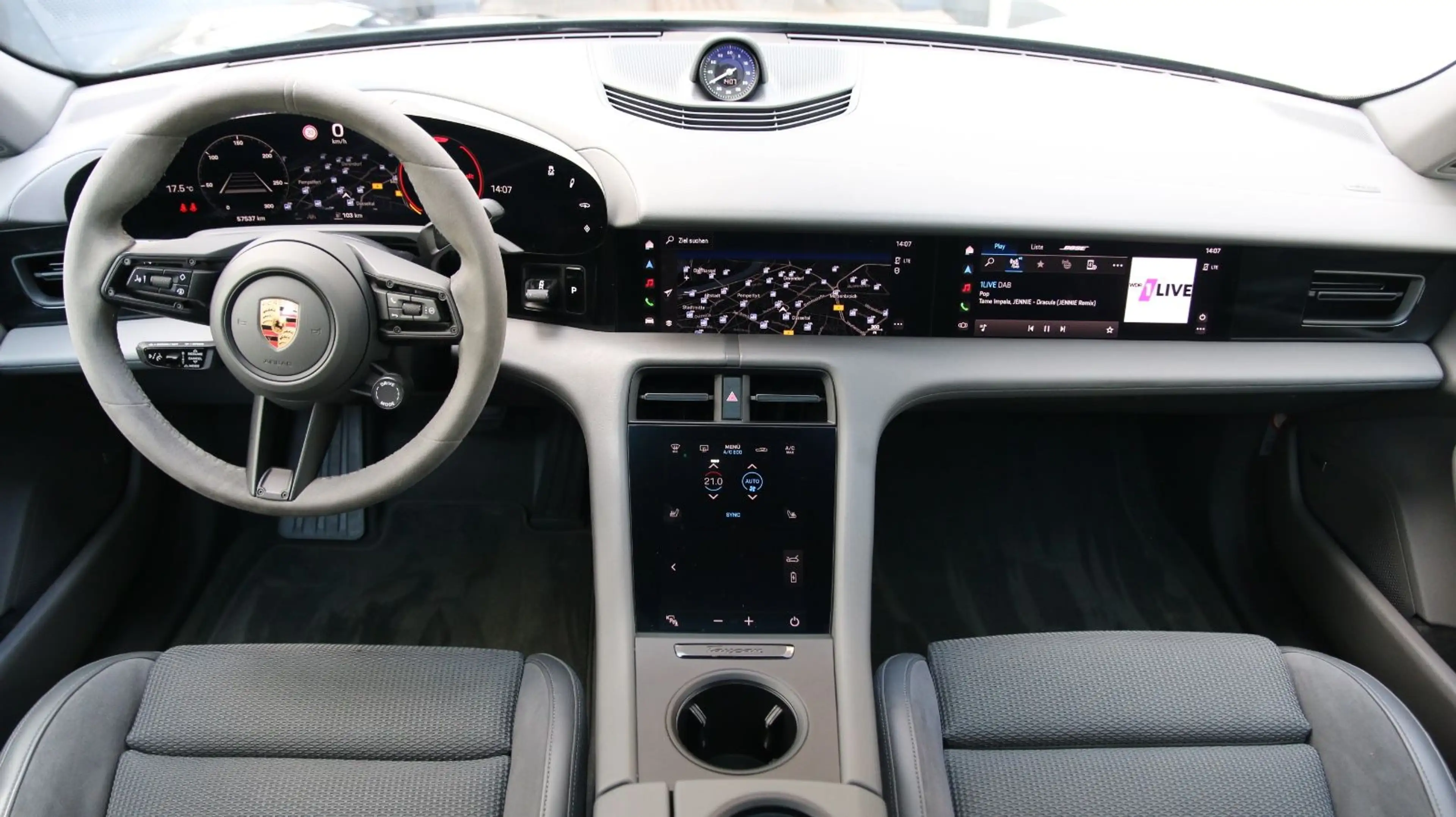 Porsche Taycan 14Wege Pano InnoDrive 93,4Kw SportChrono — photo 9