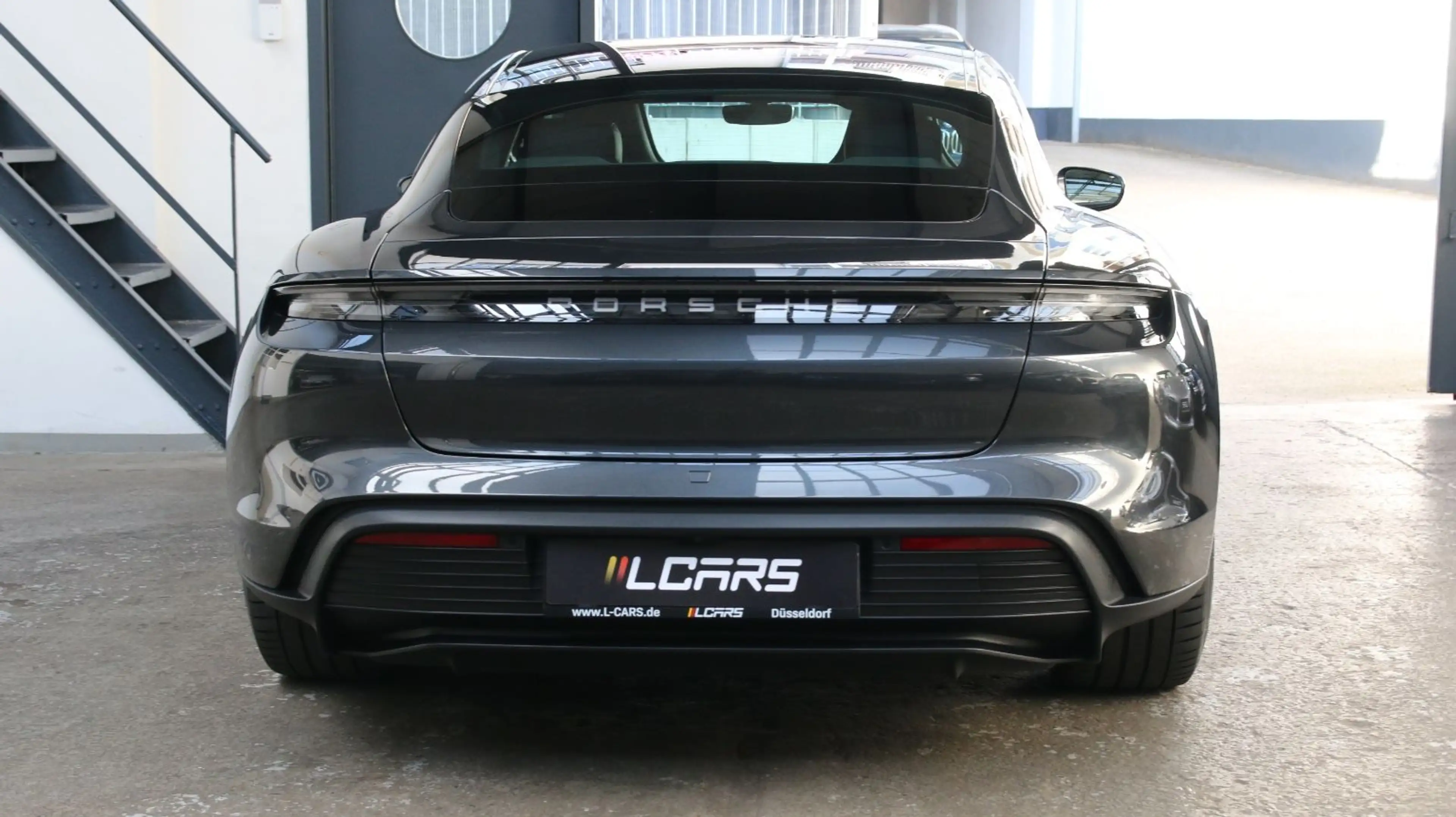 Porsche Taycan 14Wege Pano InnoDrive 93,4Kw SportChrono — photo 6