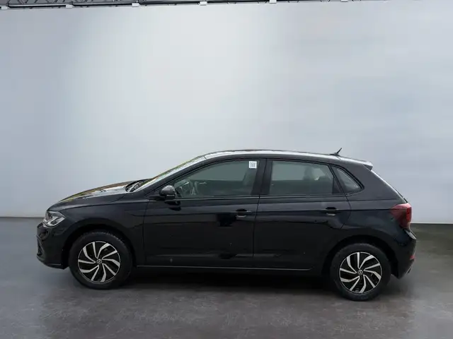 Volkswagen Polo view 3