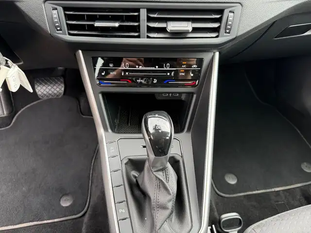 Volkswagen Polo view 9