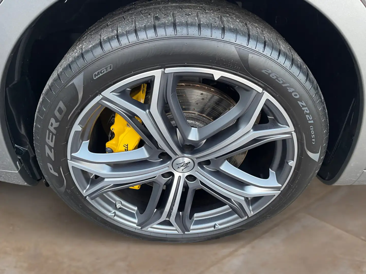 Maserati Levante Modena S + GARANTIE-bis-07.2027 Silber - 2