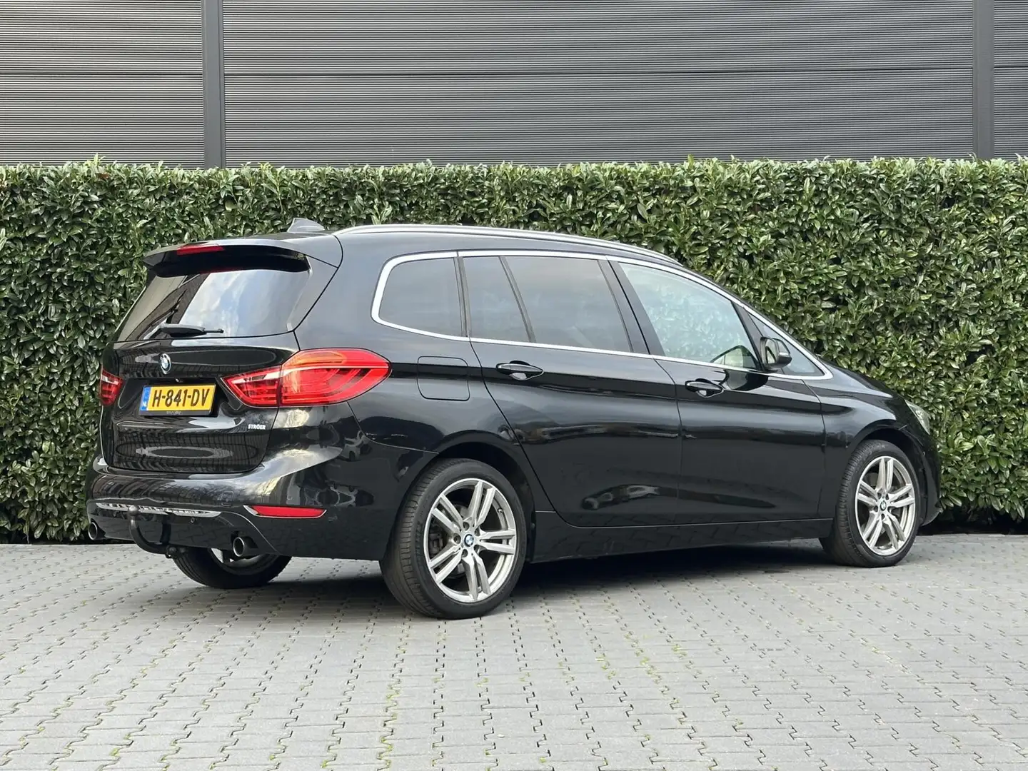 BMW 220 2-serie Gran Tourer 220d xDrive Sport 7-PERS, EURO Zwart - 2