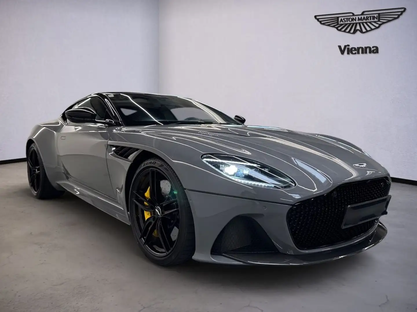 Aston Martin DBS Superleggera | China Grey | Carbon Pack Grau - 2