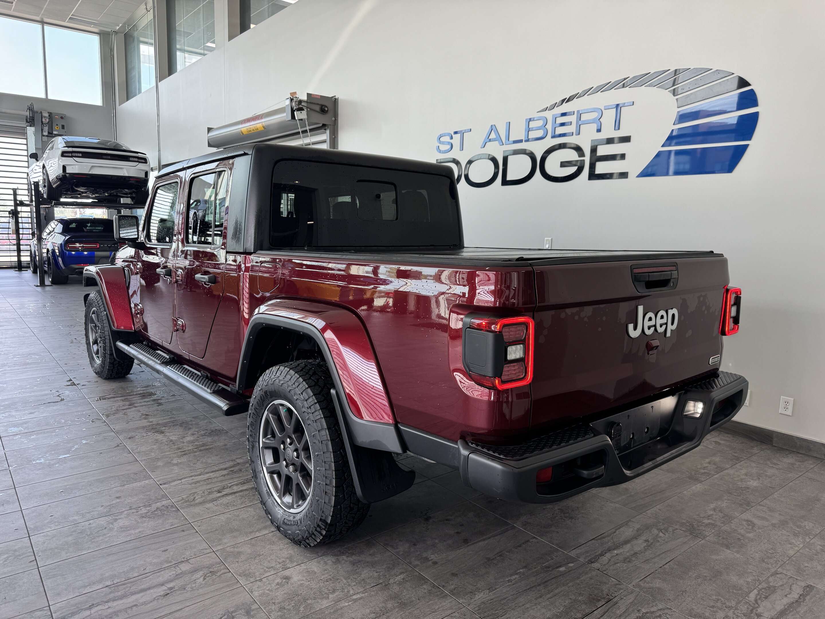 2022 Jeep Gladiator OverlandMANUAL Transmission, Leather Heated Seats — снимка 1