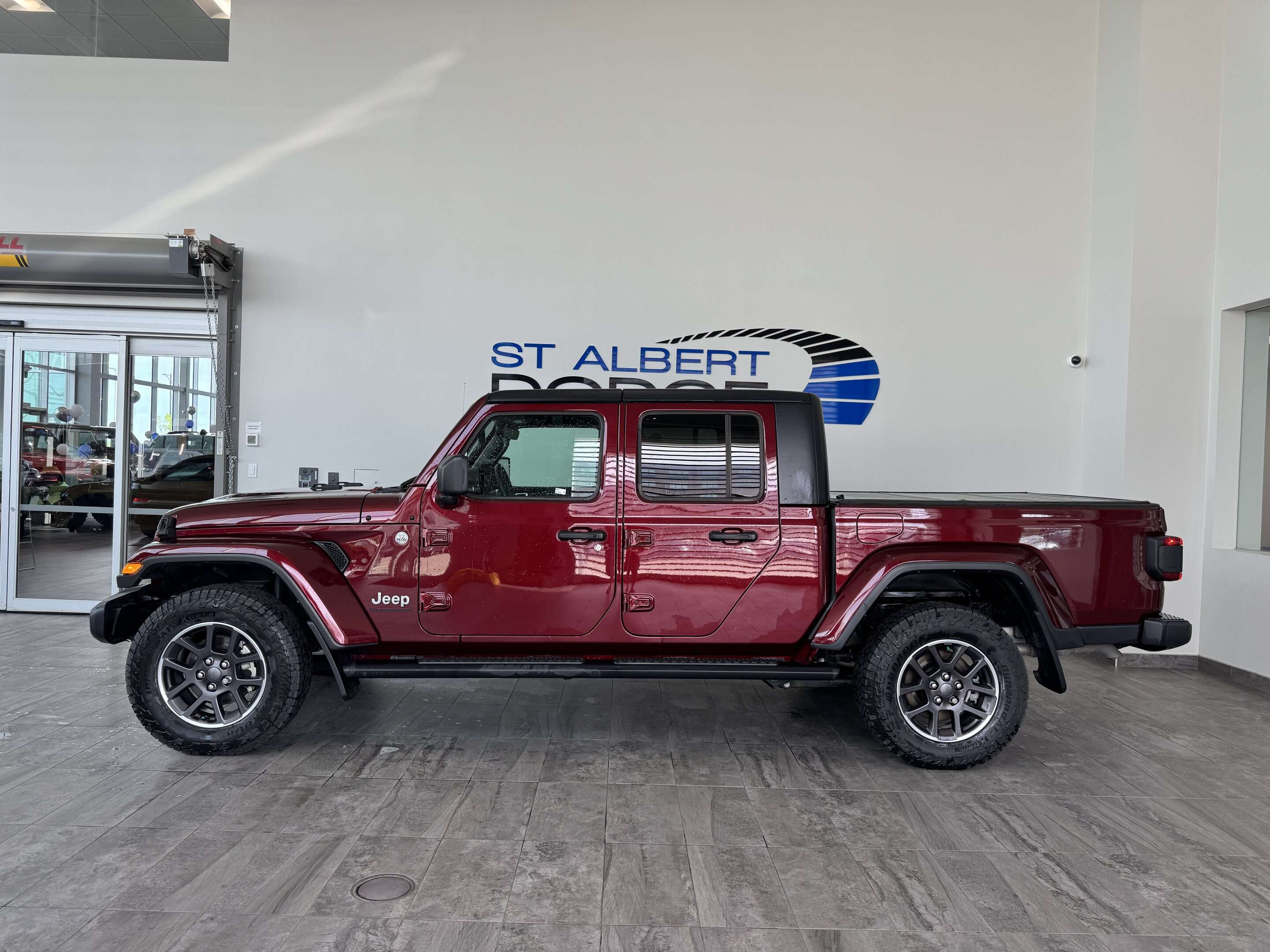 2022 Jeep Gladiator OverlandMANUAL Transmission, Leather Heated Seats — снимка 1