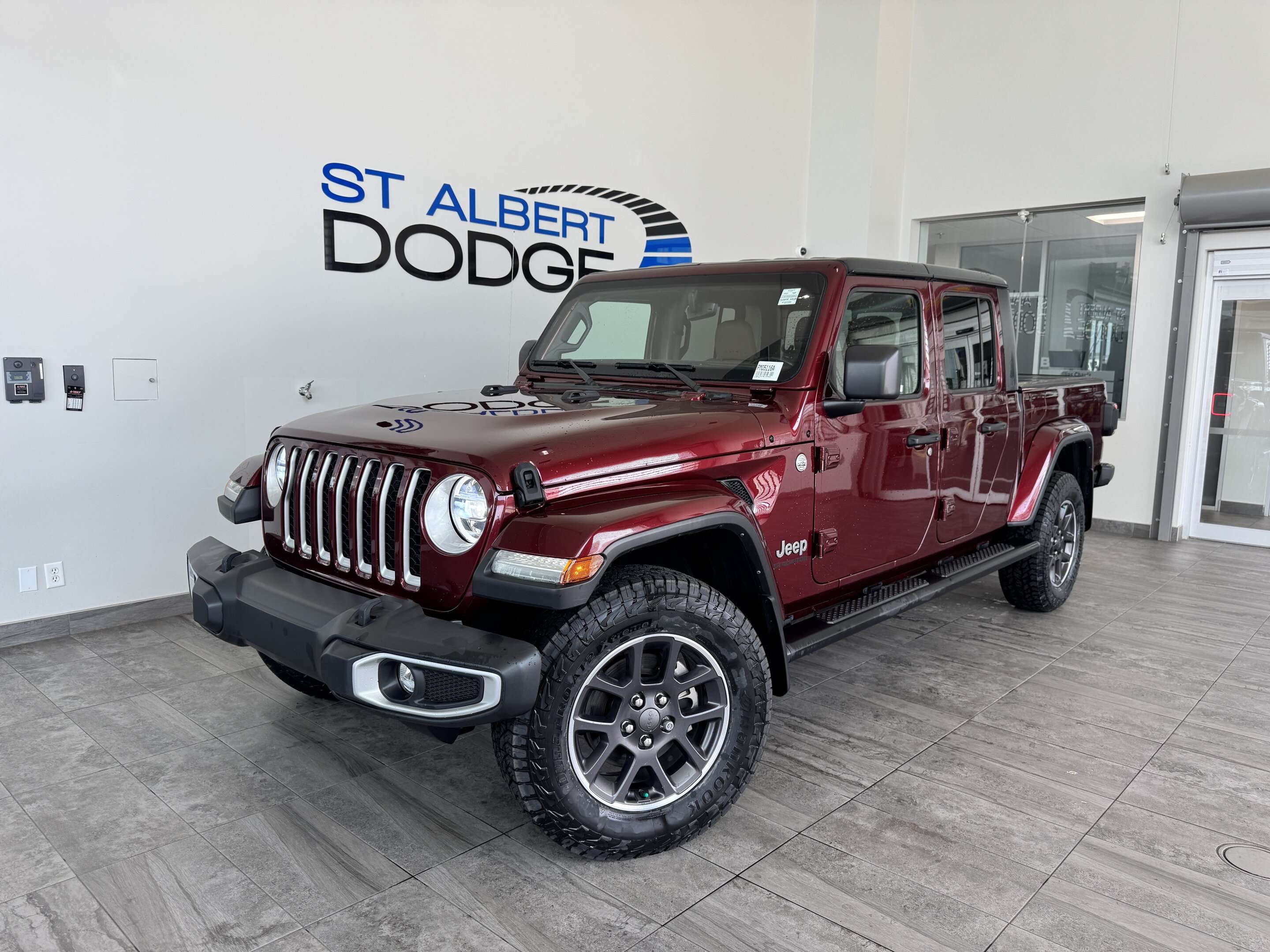 2022 Jeep Gladiator OverlandMANUAL Transmission, Leather Heated Seats
