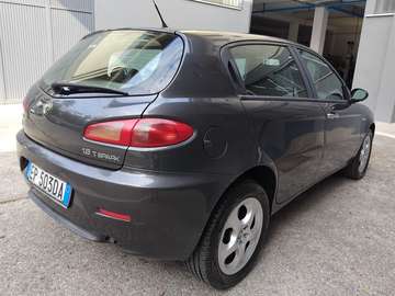 5p 1.6 ts 16v Distinctive c/esp 105cv