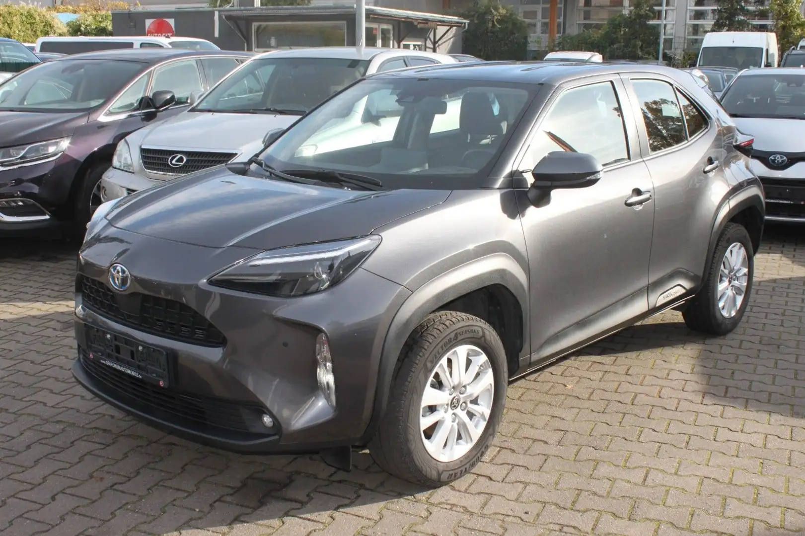 Toyota Yaris Cross Hybrid FWD Comfort Grau - 1