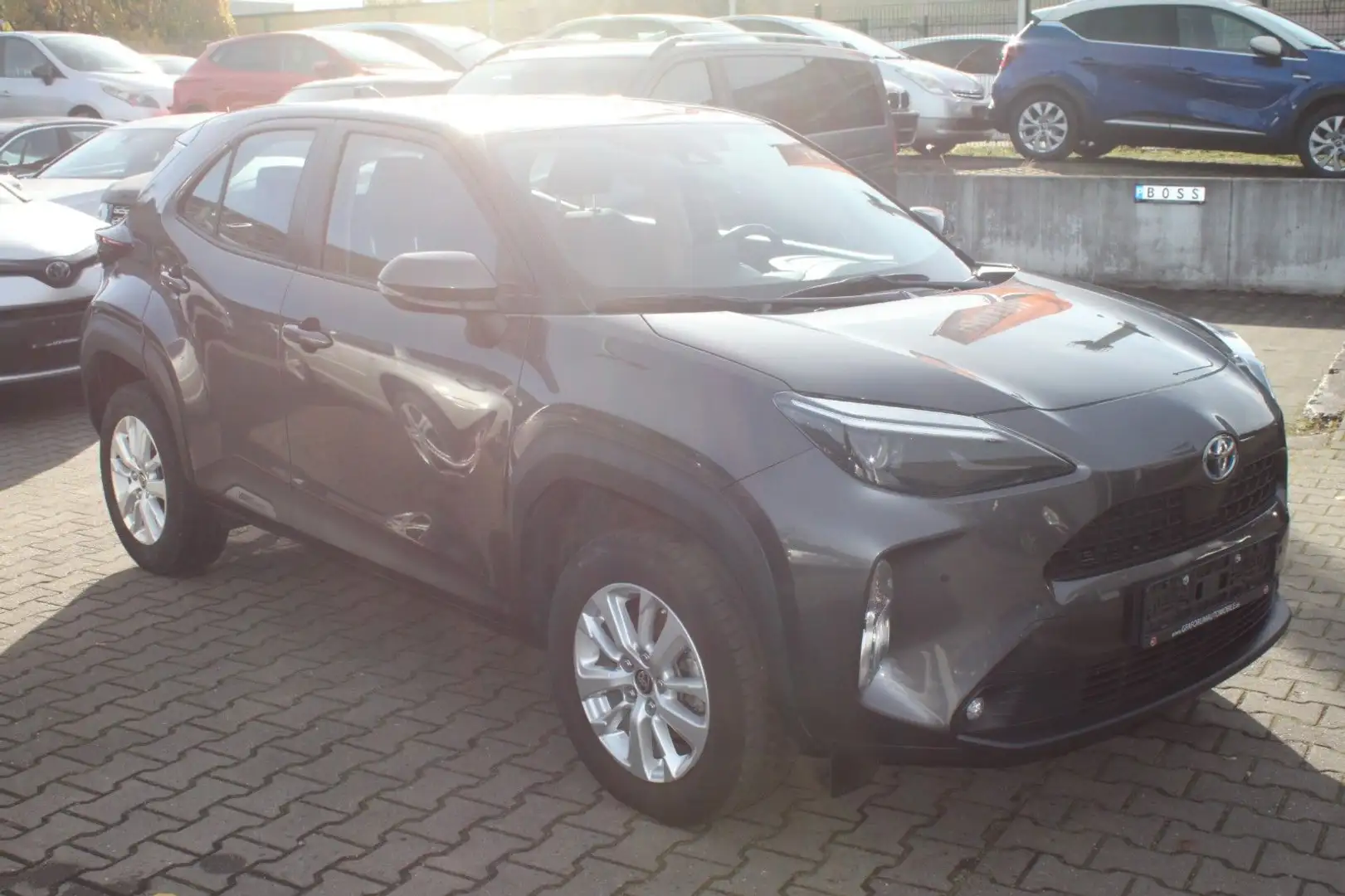 Toyota Yaris Cross Hybrid FWD Comfort Grau - 2