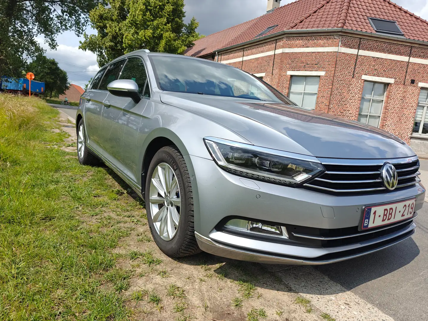 Volkswagen Passat Variant Passat Variant 1.8 TSI  DSG Highline Grijs - 2