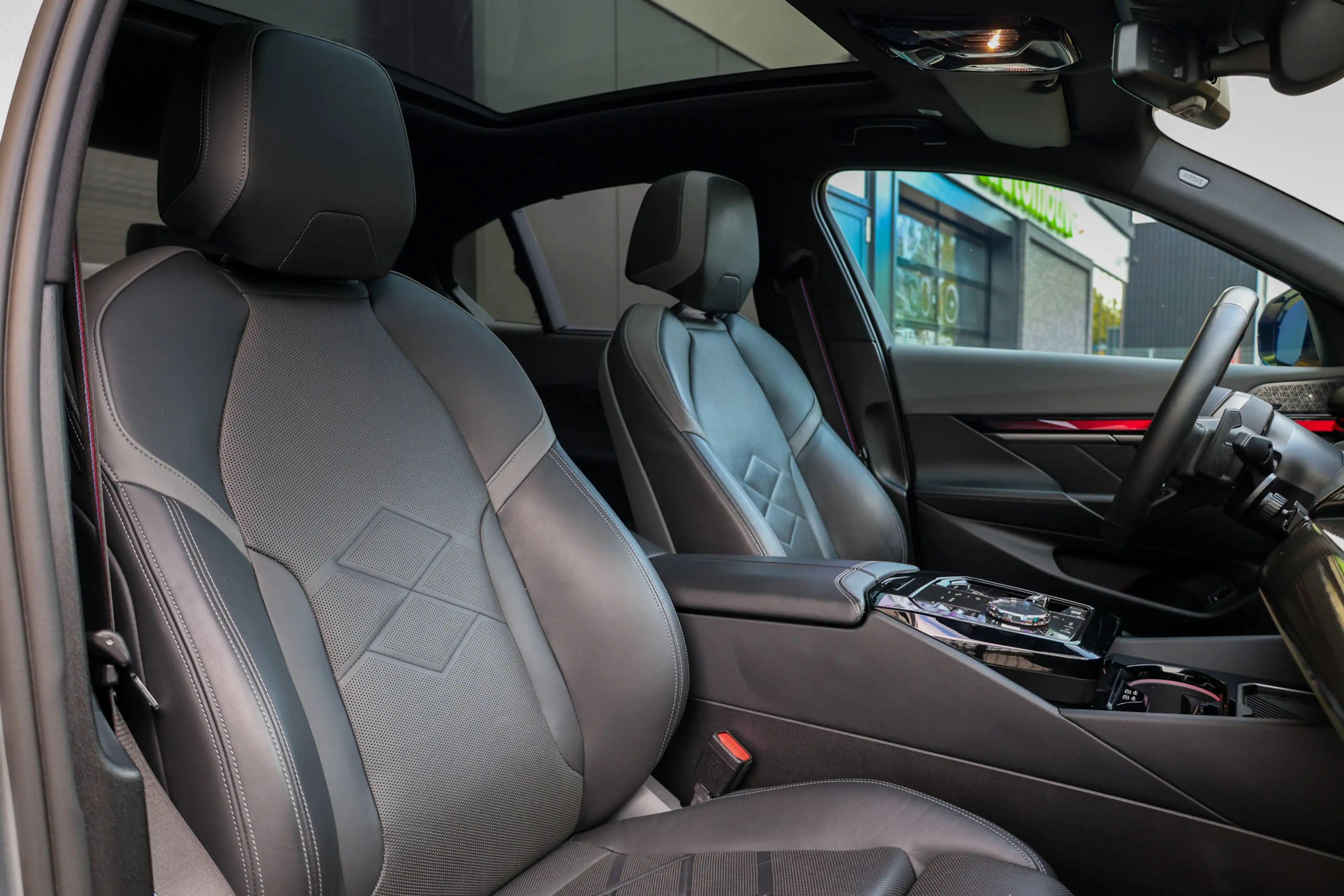 BMW 550 5-serie 550e xDrive | BTW! | FULL OPTION! | PANO | — photo 27