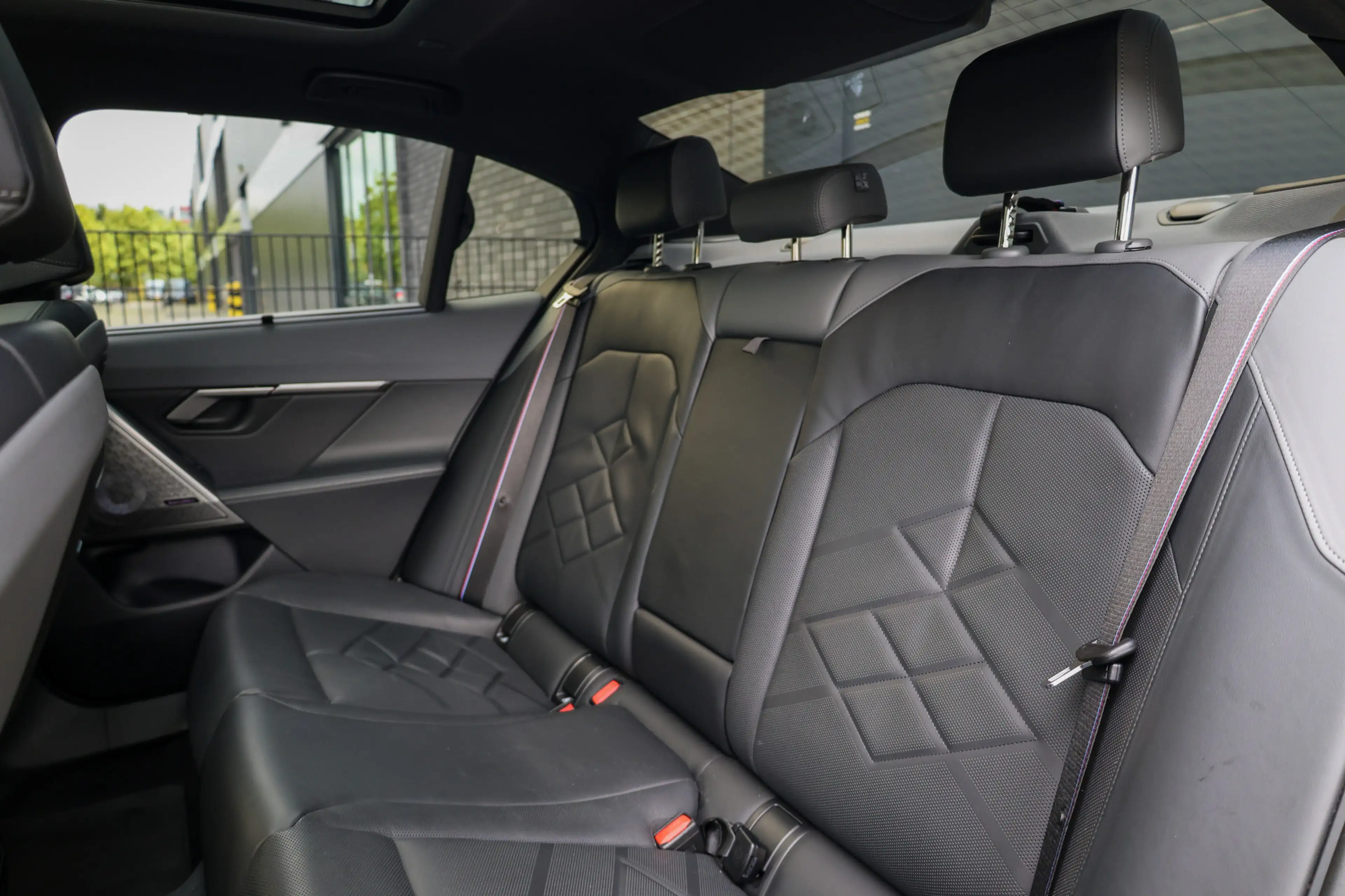 BMW 550 5-serie 550e xDrive | BTW! | FULL OPTION! | PANO | — photo 41