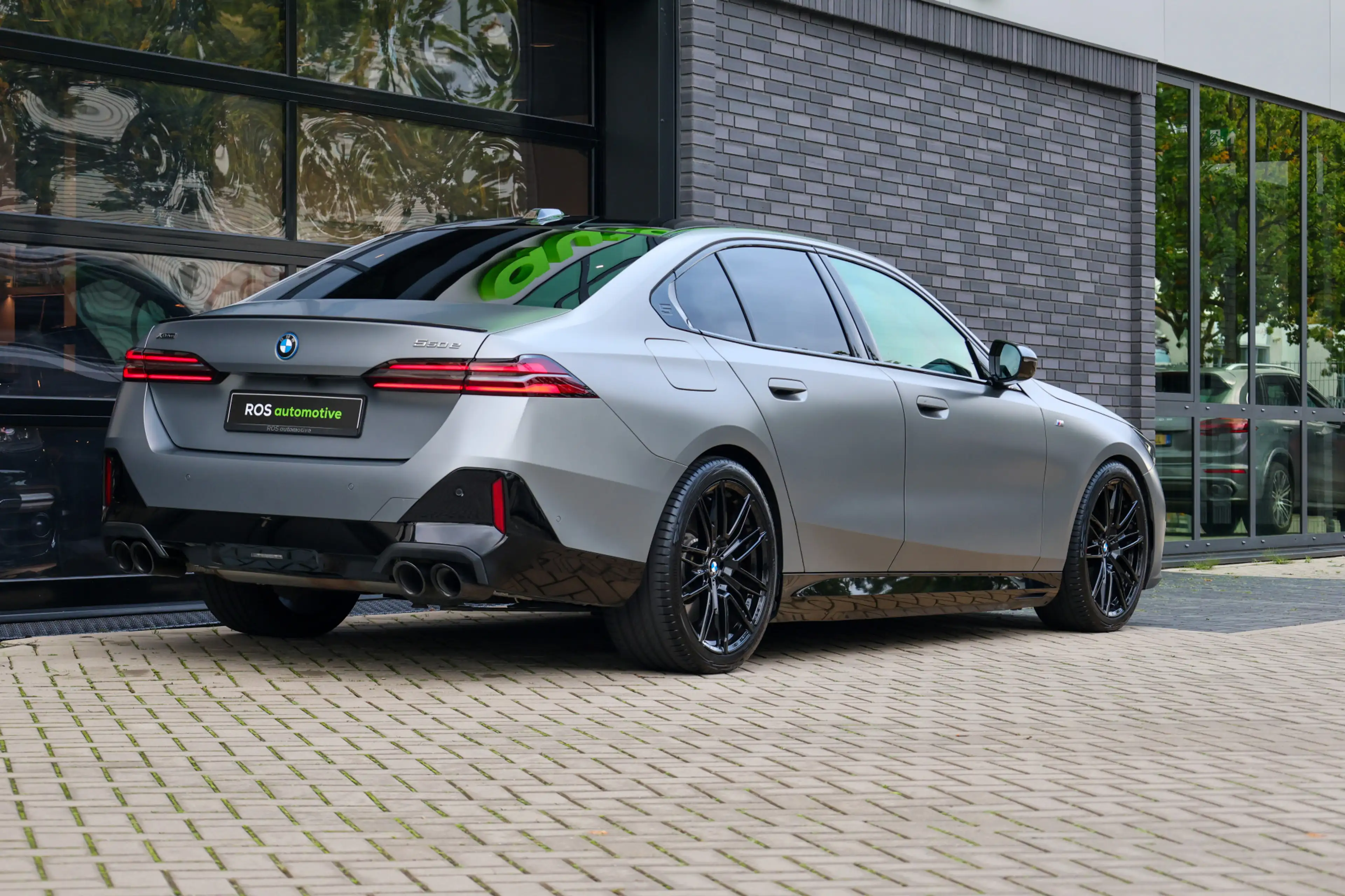 BMW 550 5-serie 550e xDrive | BTW! | FULL OPTION! | PANO | — photo 33