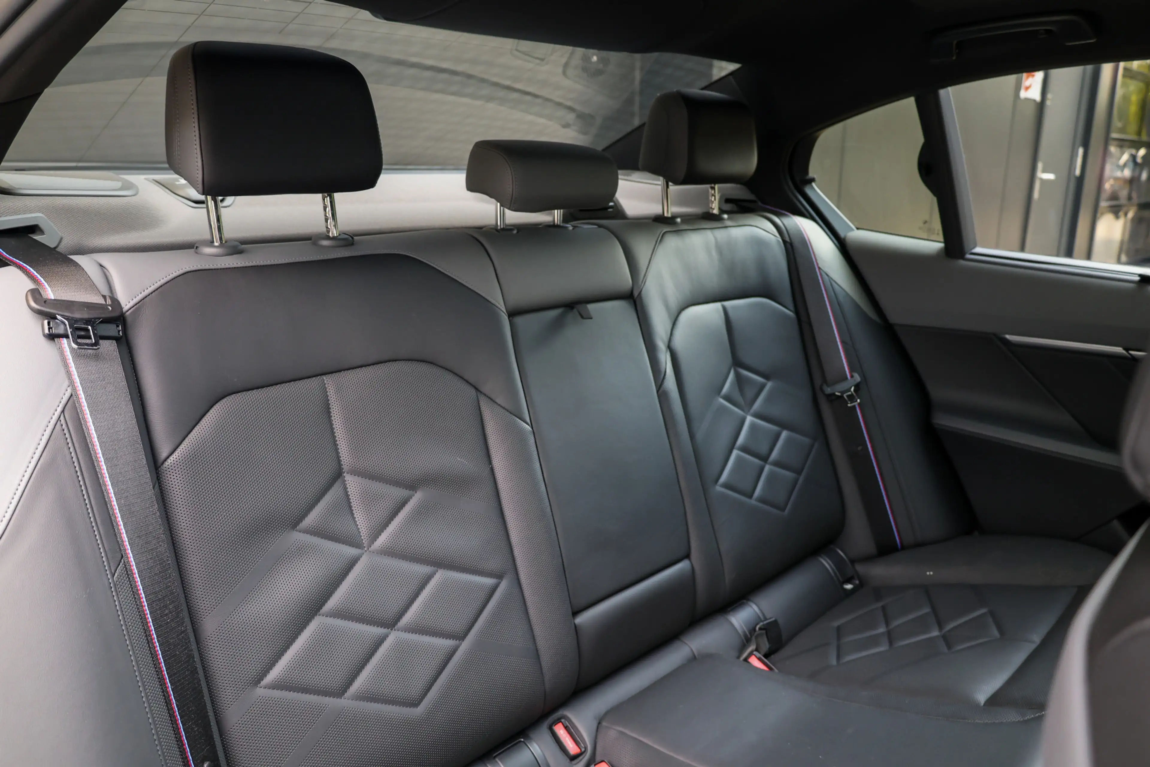 BMW 550 5-serie 550e xDrive | BTW! | FULL OPTION! | PANO | — photo 44