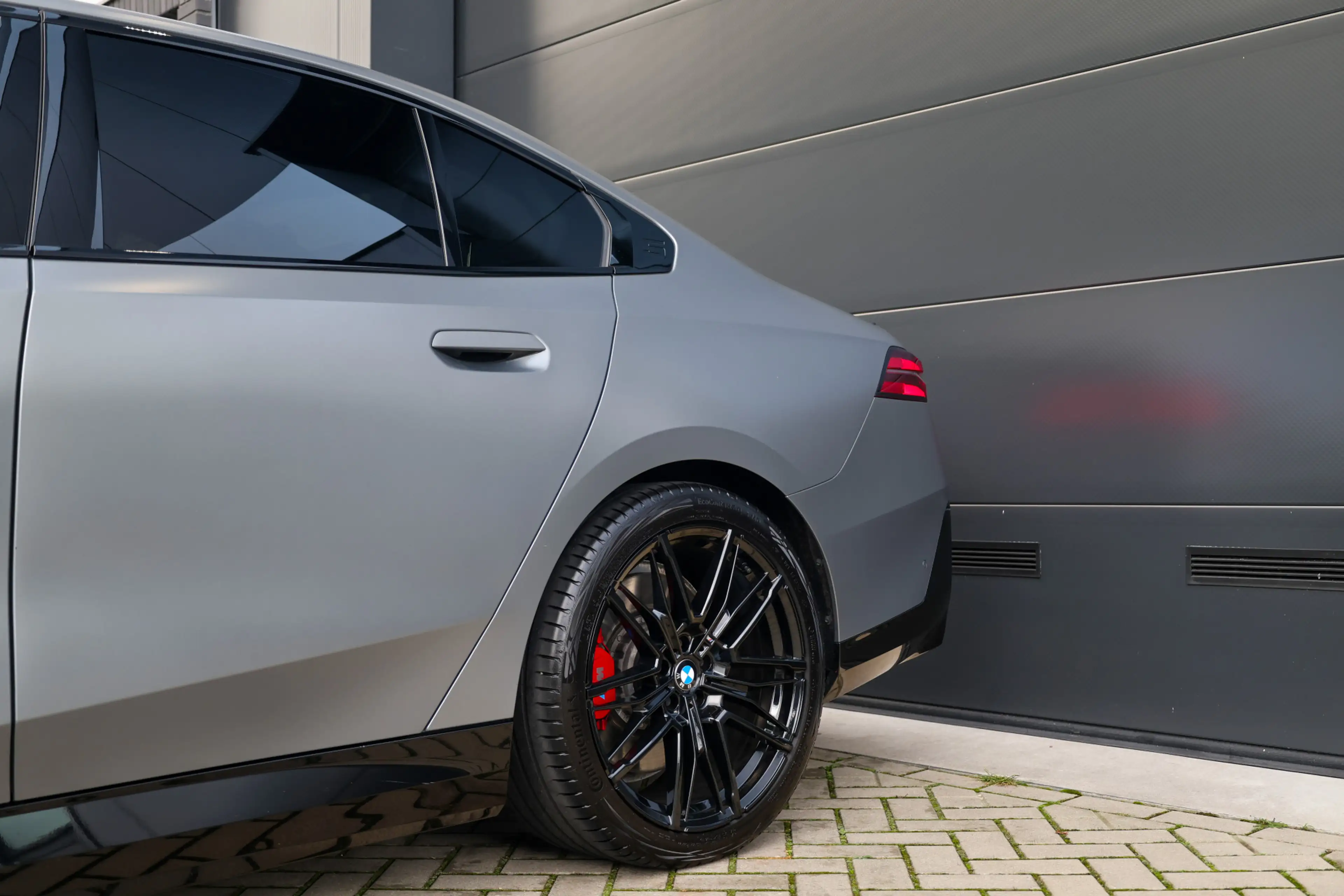 BMW 550 5-serie 550e xDrive | BTW! | FULL OPTION! | PANO | — photo 39