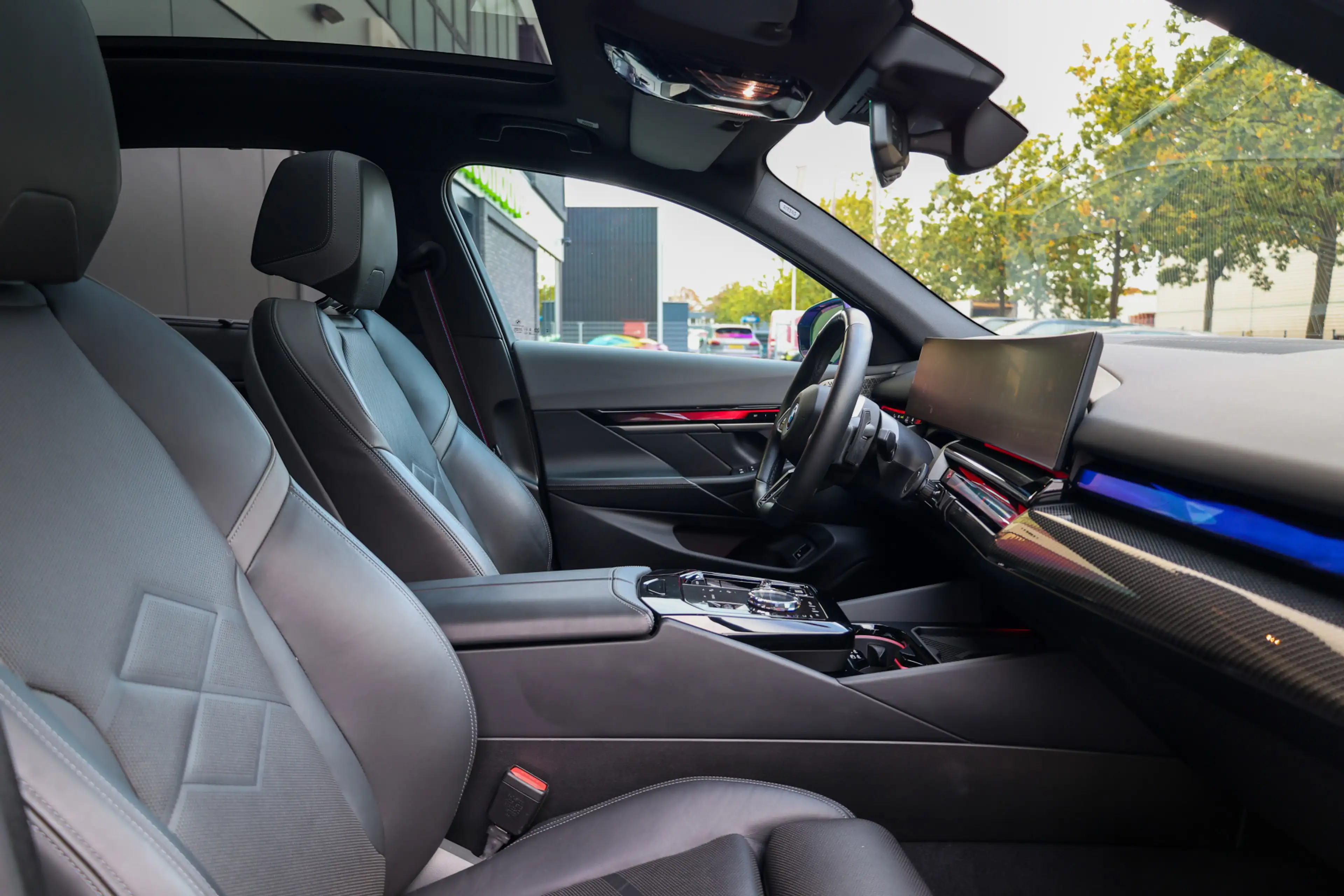 BMW 550 5-serie 550e xDrive | BTW! | FULL OPTION! | PANO | — photo 21