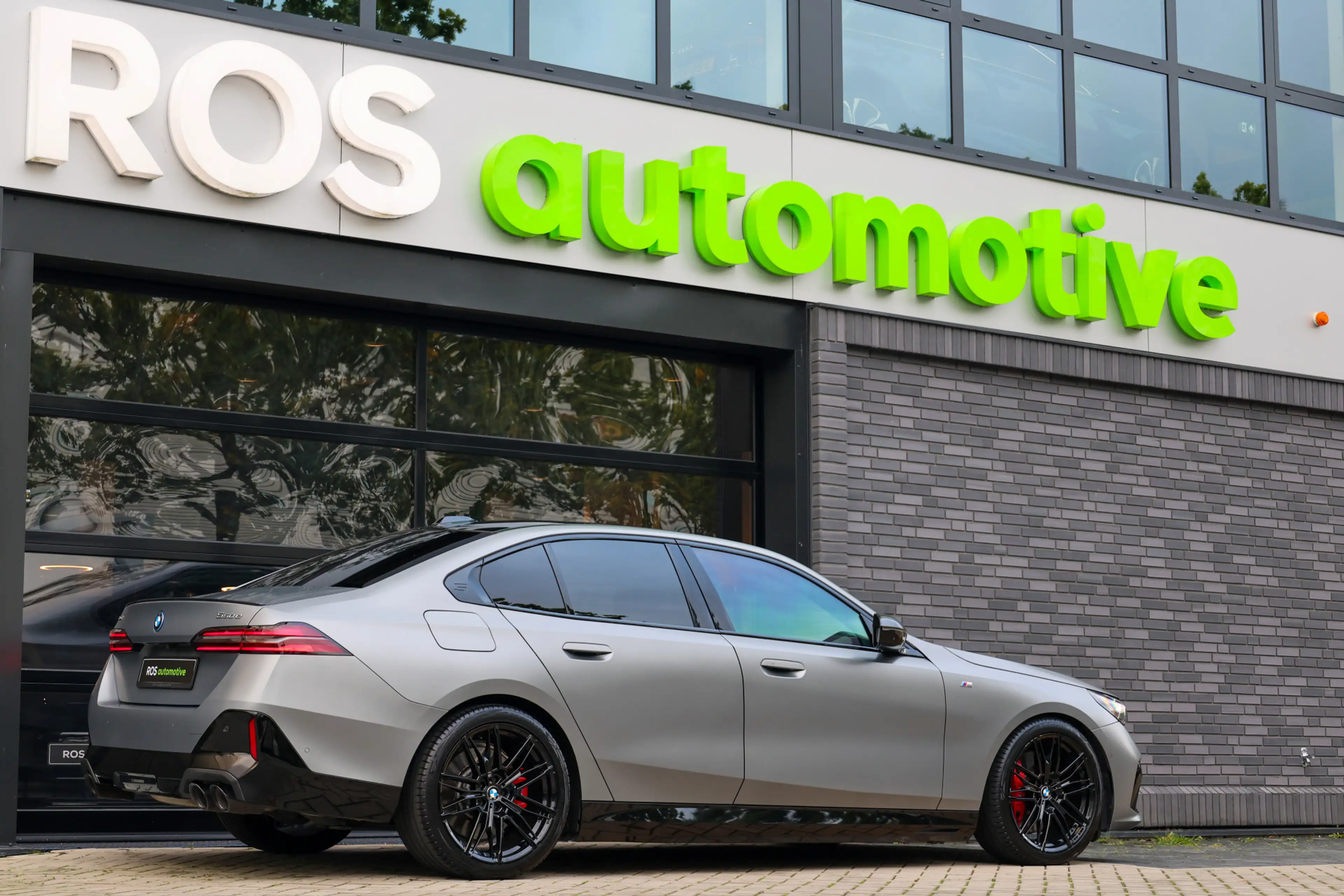 BMW 550 5-serie 550e xDrive | BTW! | FULL OPTION! | PANO | — photo 2