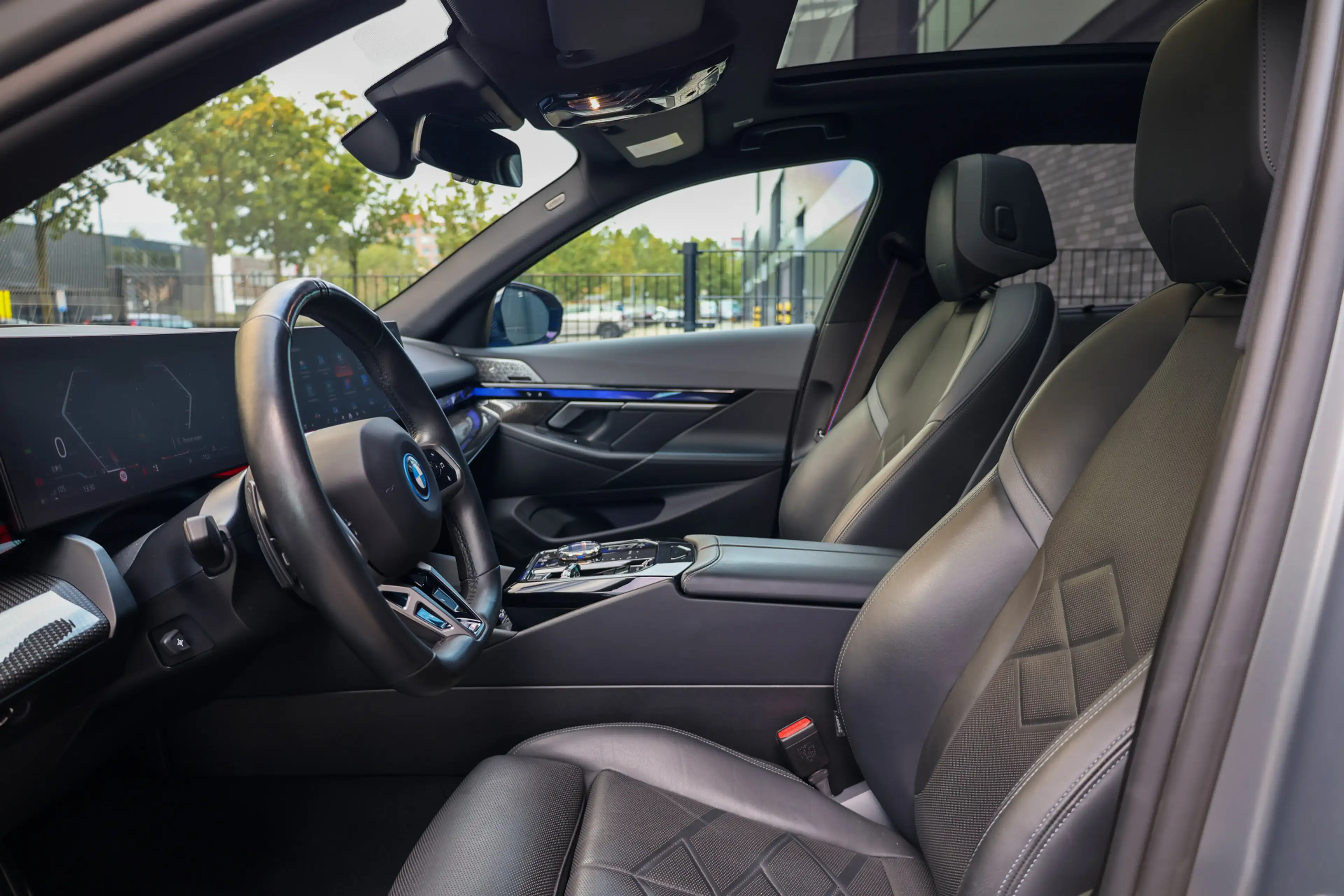 BMW 550 5-serie 550e xDrive | BTW! | FULL OPTION! | PANO | — photo 16
