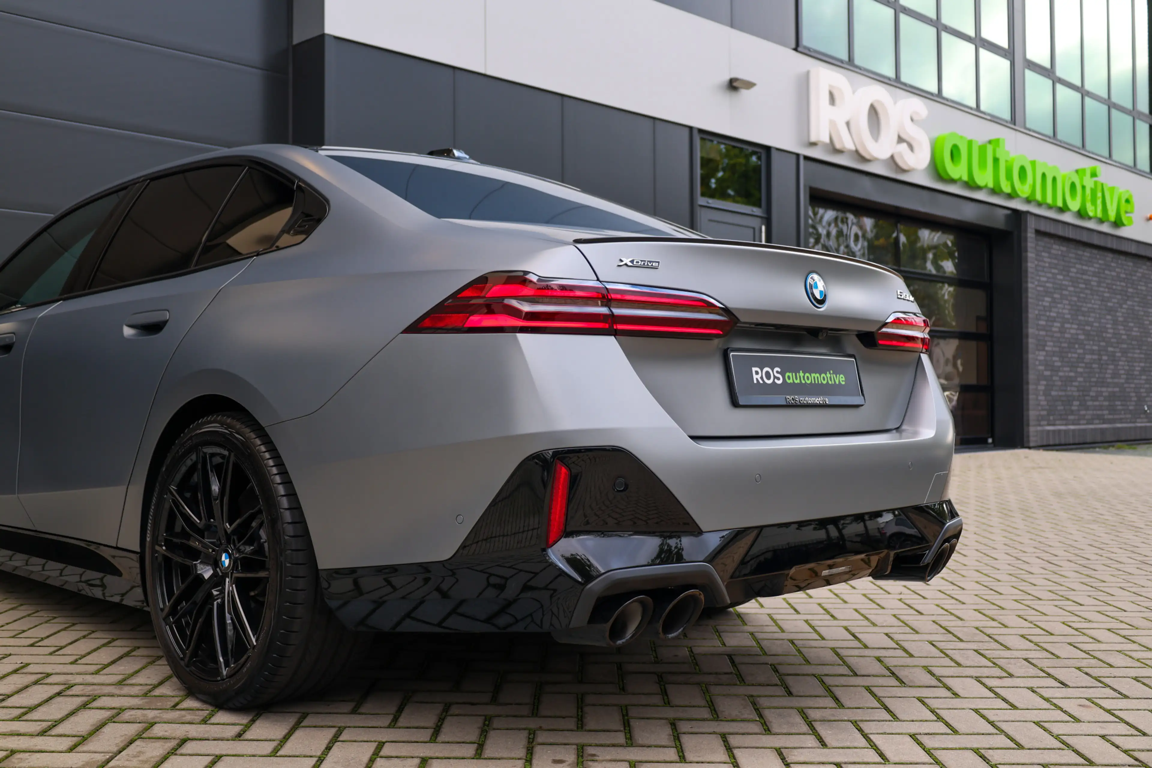 BMW 550 5-serie 550e xDrive | BTW! | FULL OPTION! | PANO | — photo 35